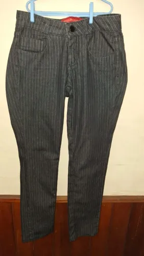 Calça jeans risca de giz