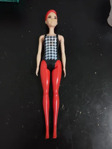 Barbie Color Mattel 2020 vermelha
