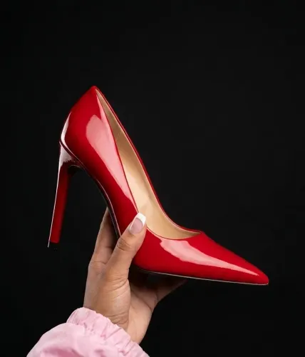 ? Scarpin Vermelho Verniz Feminino - Tam. 37.