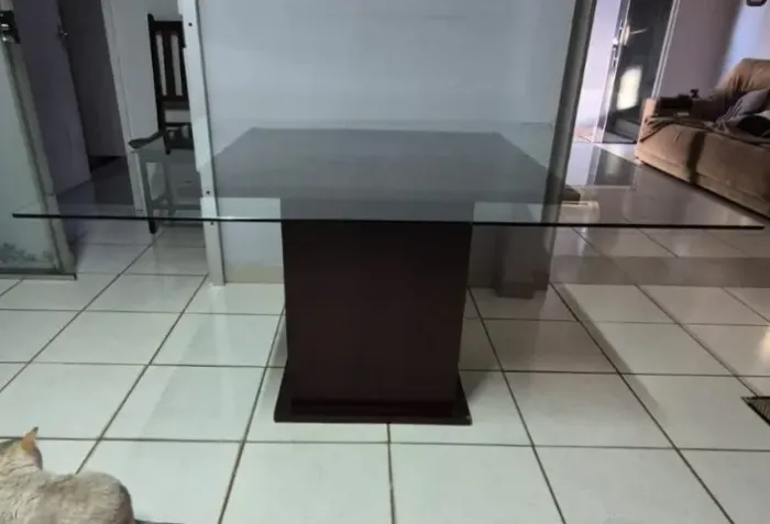 Mesa de jantar quadrada - 8 lugares - Sem cadeiras 