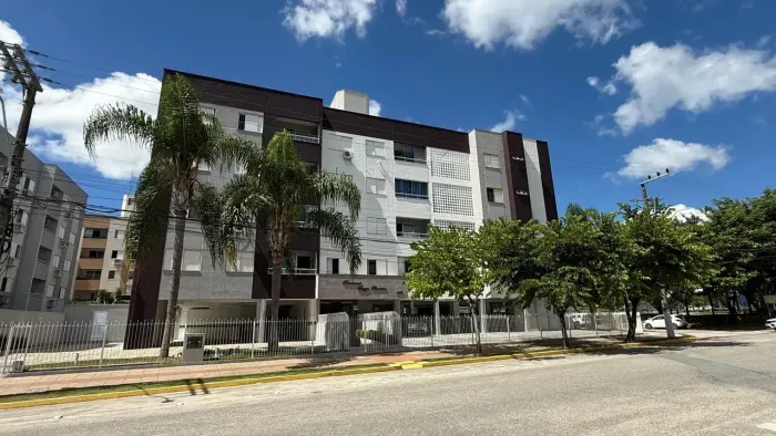 Apartamento para aluguel possui 82 metros quadrados com 3 quartos
