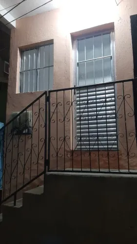 ALUGO CASA DE 1 QUARTO