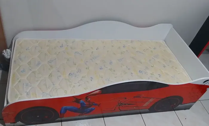 Cama infantil do homem aranha