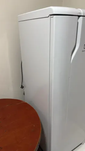 VENDE-SE ESTÁ GELADEIRA
