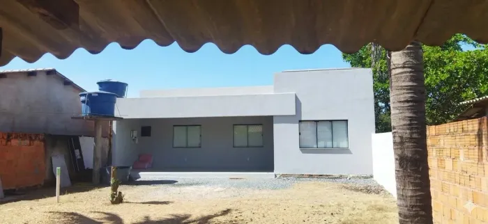 Vende- se casa com Ponto comercial .