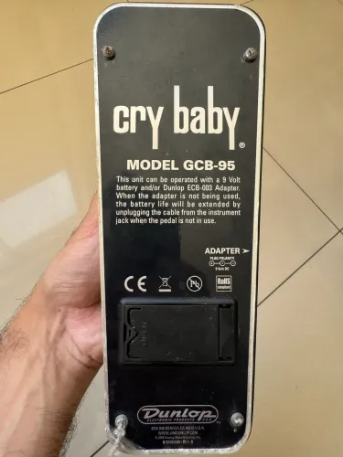 Pedal Cry Baby Dunlop com Red Fasel