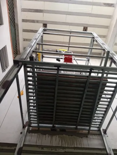 Plataforma elevatória (elevador de carga)