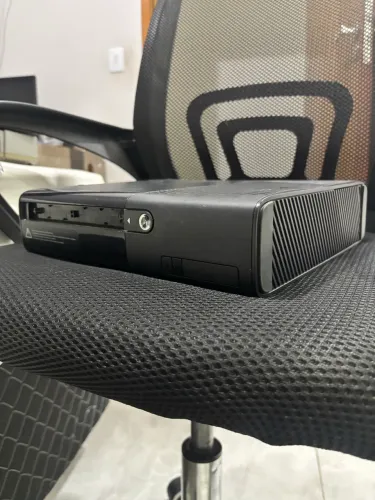 Console Xbox 360 Slim Com Defeito (Não Liga) - Para Peças Ou Reparo