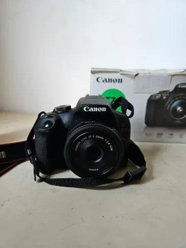 Canon EOS Rebel T7 + lente 24 mm