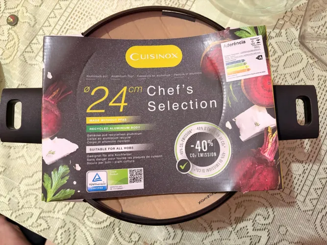 Panela antiaderente Cuisinox 24cm nova, na embalagem.