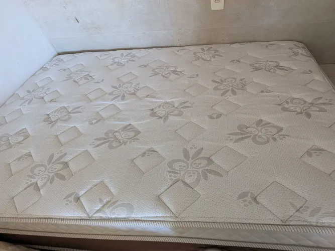 Cama Casal com o box semi nova