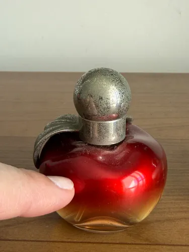 NINA RICCI - icônicas maçãs