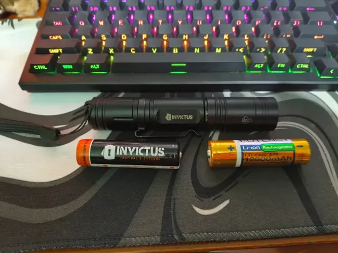 Lanterna Invictus Sigma 1000 Lúmens