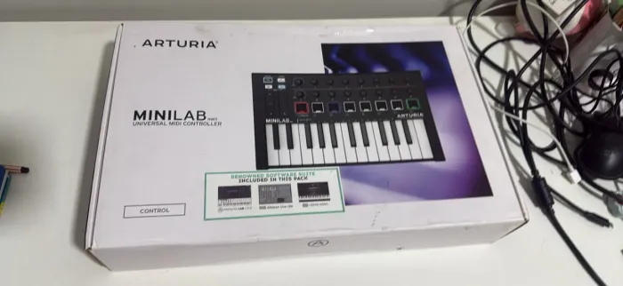 Controladora MIDI Arturia Minilab MK2