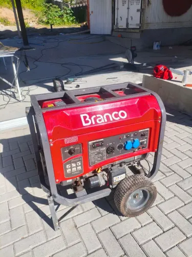 ? Gerador Branco 13kVA B4T-13000E - Força Bruta para Obras e Locais Remotos