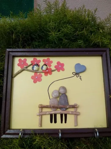 Quadros feito com pedrinhas podas da praia