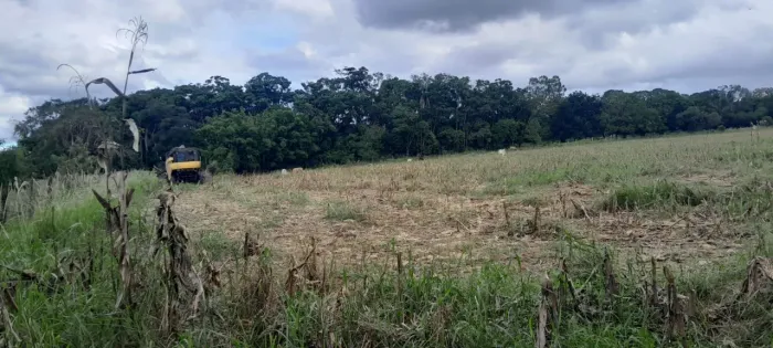 Sitio em tatui 6 alqueires 1 casa Terra vermelha Excelente localização Documentação ok Val