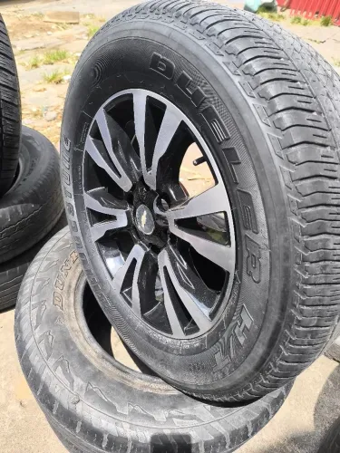 Vendo jogo de roda aro 18 com pneus da s10