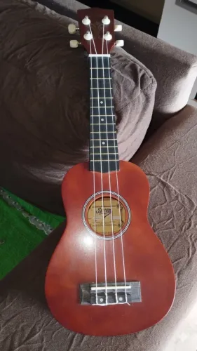 Ukulele Seven Castanho com Capa