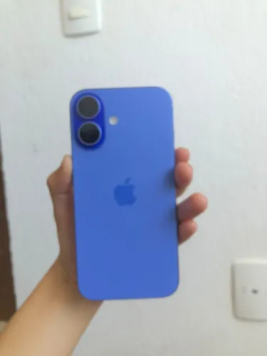 iPhone 16 azul