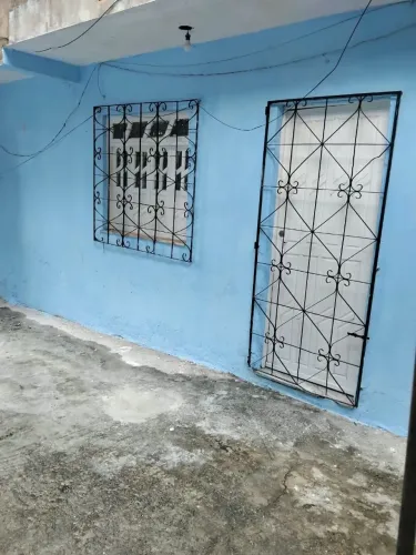 Alugo casa local de família 