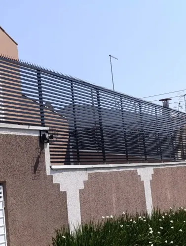 Portão, grade, mezanino