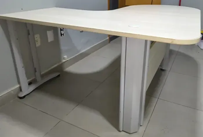MESA DE ESCRITÓRIO EM L PENINSULAR 