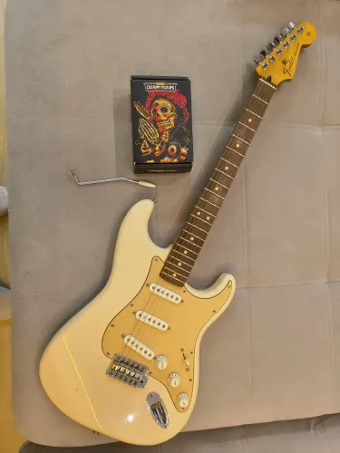 Guitarra Fender stratocaster com customy pickups e dummy coil - SOMENTE VENDA