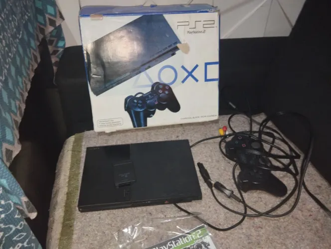 PS2 roda CD e tem um controle ou memory card cabo e o cabo AV $ 350?