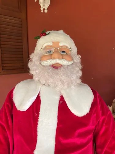 Vendo Papai Noel que dança e canta