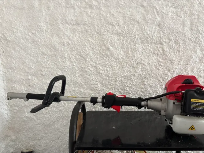 Roçadeira toyama 42,7cc