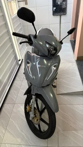 Avelloz AZ125