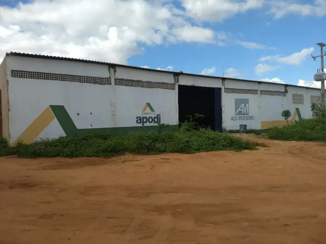 Vende-se Prédio Comercial no bairro Dix-Sept Rosado
