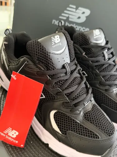 NEW BALANCE 530 PRETO