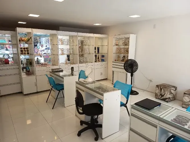 Passo um ponto e mercadoria de otica no centro lauro de freitas