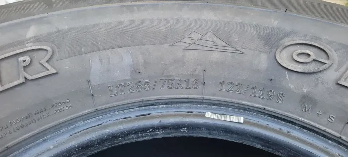 Pneus A/T 285/75 R16
