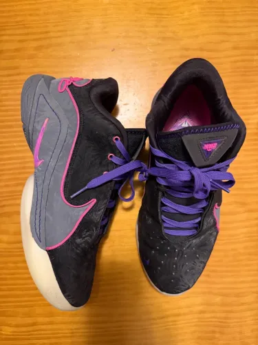 Tênis LeBron 22 - N 40