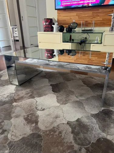 Mesa espelhada de centro 