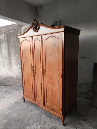 GUARDA ROUPA ANTIGO 