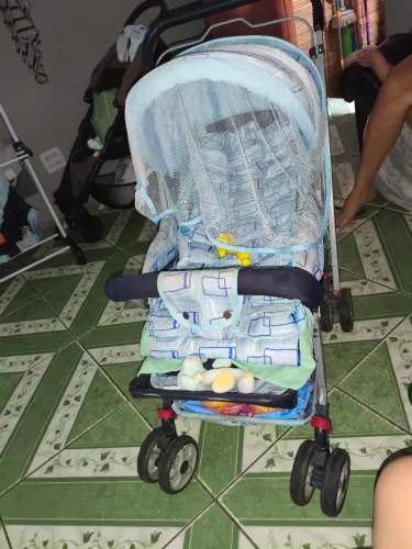 Carrinho de bebê usado