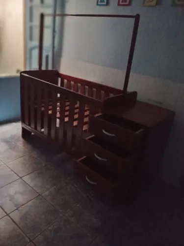 Berço de angelim Pedra pouquíssimo usado. Aceita cartão.