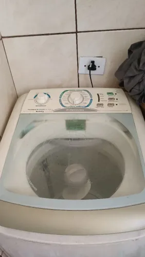 Maquina de lavar e geladeira