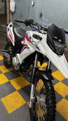 Vendo Xre 300 muito nova