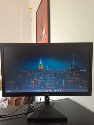 Monitor LG 19,5" HD (HDMI / VGA) - Excelente Estado
