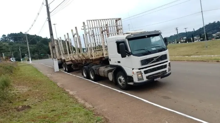 CAMINHAO VOLVO TRAÇADO FM12 420 6X4 COM BITREM FLORESTAL 6 PILHAS