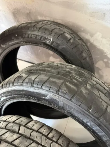 Pneus 235/45 r19 