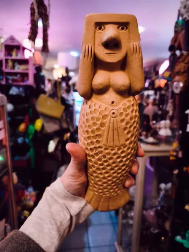 Escultura De cerâmica de Sereia. Assinado Mano de Baé