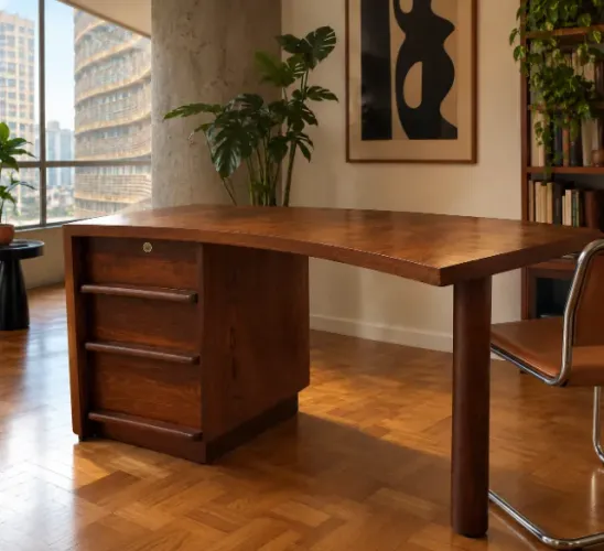 Escrivaninha vintage em madeira maciça, com design retrô e tampo de formato curvo