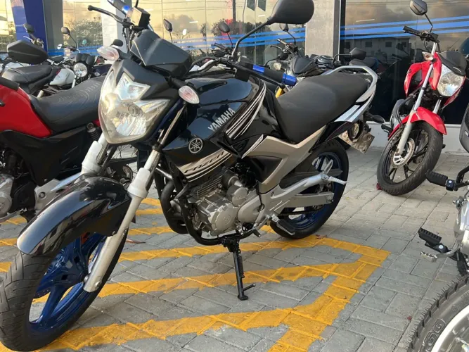 YAMAHA FAZER BLACK EDITION