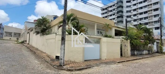Casa Duplex com 5 Quartos à Venda, Bairro Barro Vermelho
